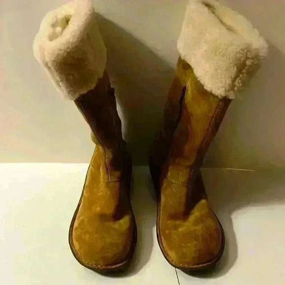 UGG Australian Karyn Cuff SheepSkin Boot, Size 8, Hand Woven Braided Det… - Picture 2 of 8